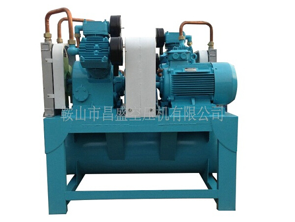 ★全無油空壓機(jī)★‘小心駛得萬年船’。